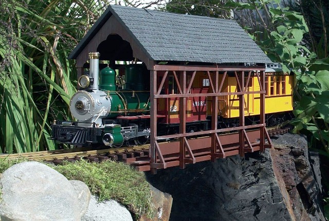  Scale Bridges and Trackside Buildings &gt; Piko 62116 - COVERED BRIDGE