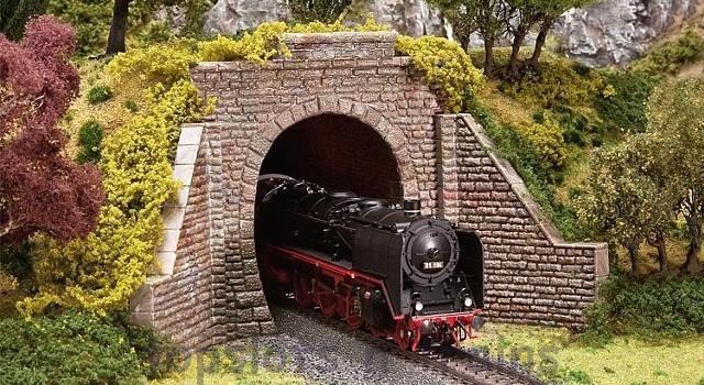 Tunnel for HO Scale Train 