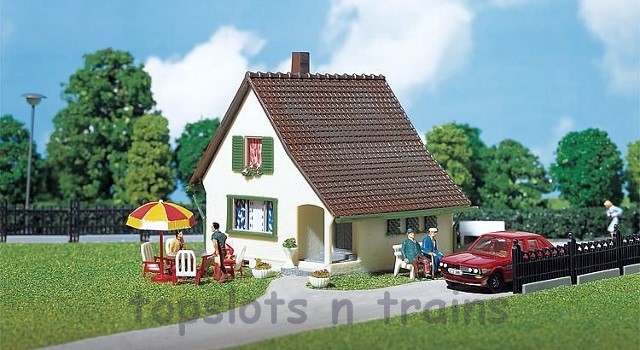 Faller 130204 OO/HO Scale Model Kit - Small Chalet - With Entrance Porch