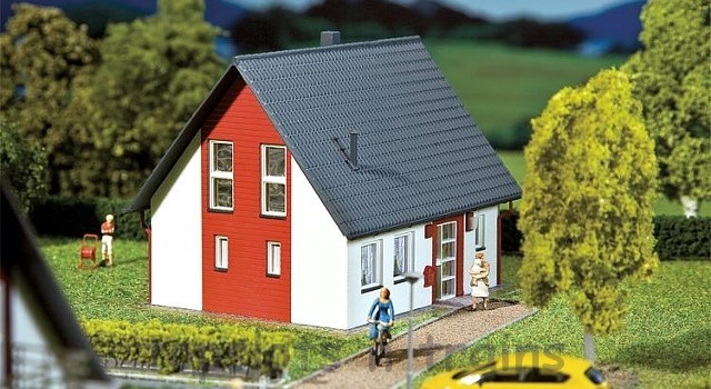 Faller 130315 OO/HO Scale Model Kit - Detached House - Red