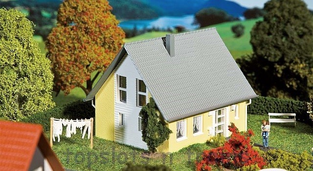 Faller 130317 OO/HO Scale Model Kit - Detached House - Yellow