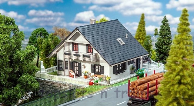 Faller 130640 OO/HO Scale Model Kit - Renovated Detached Family House