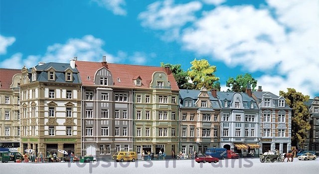 Faller 130915 OO/HO Scale Model Kit - Goethestrasse Row Of Townhouses