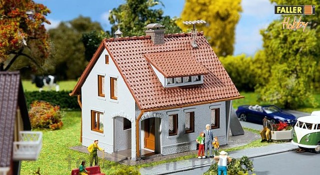 Faller 131364 OO/HO Scale Model Kit - Hobby Series - Detached Family House