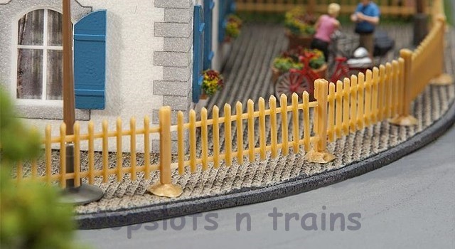 Faller 180415 OO/HO Scale Model Kit - Wooden Garden Fencing - Overall Length 1060 mm