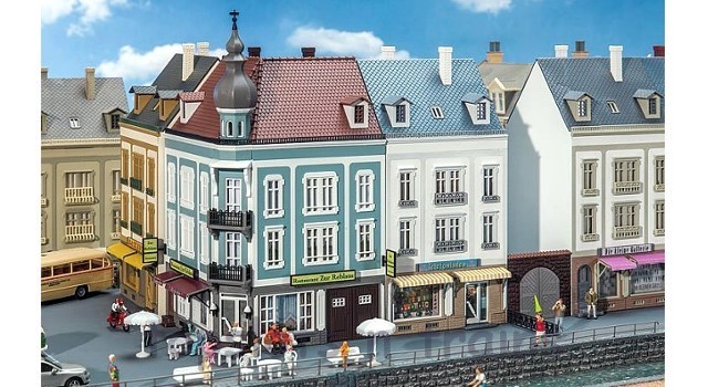Faller 232387 N Scale Model Kit - Beethovenstrasse Townhouses With Shops X 2